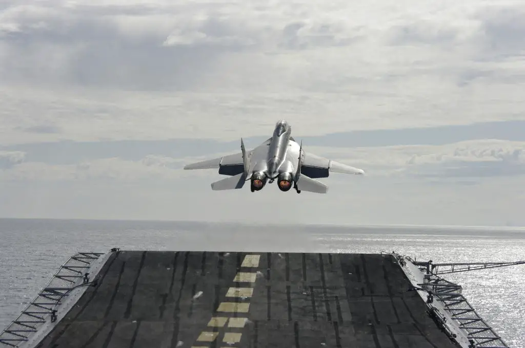 1697344418 531 ناوهای هواپیمابر چگونه هواپیماها را به پرواز در می آورند؟.webp