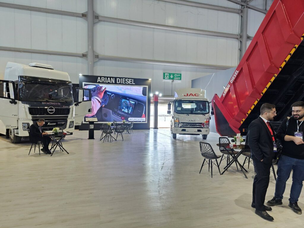 آرین دیزل با محصولات خود در نمایشگاه خودرو اصفهان 1402 حاضر شد + عکس 3 آرین دیزل