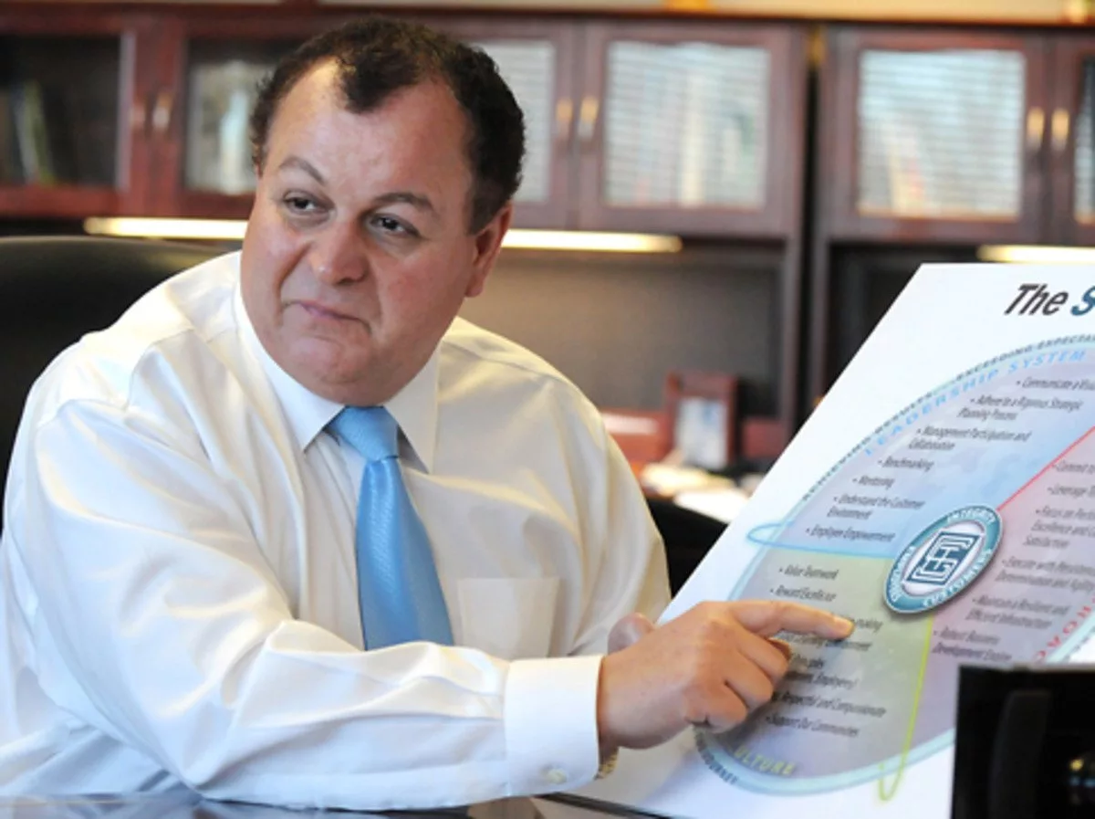 با کمال غفاریان، میلیاردر ایرانی آشنا شوید؛ مردی که رویاپرداز و دیوانه فضاست 9 کمال غفاریان