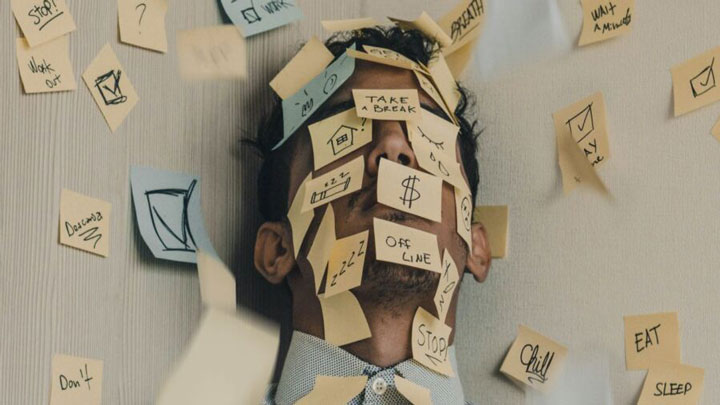 چطور به رئیسمان بگوییم حجم کارمان زیاد است؟ 5 نکاتی برای مدیریت فشار کاری