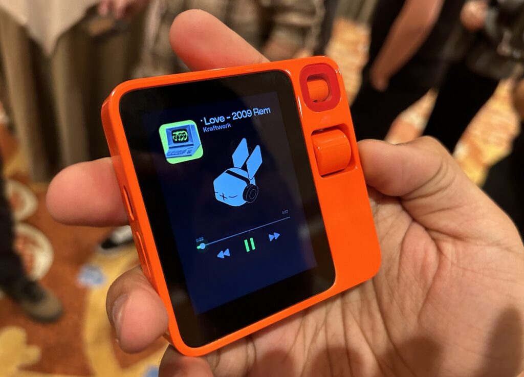 1704877740 565 گجت Rabbit R1 معارفه شد؛ یک دستیار همه‌کاره هوش مصنوعی