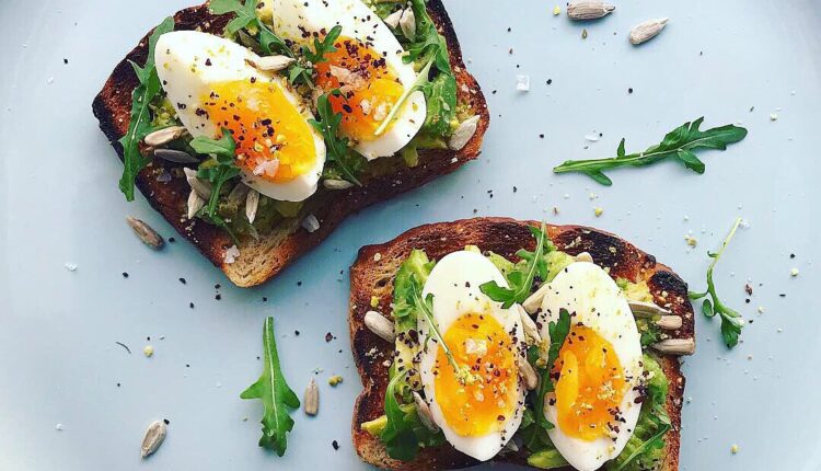 1723528571 137 ۱۵ ایده صبحانه برای افت وزن سالم ۴ مسئله