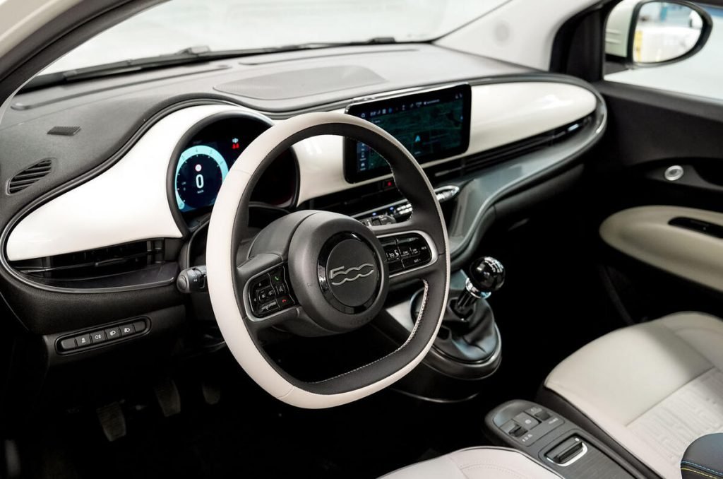 فیات ۵۰۰ جانی تازه دریافت کرد، پیشرانه هیبریدی و گیربکس دندهای جدید_آیندگان 8 کابین