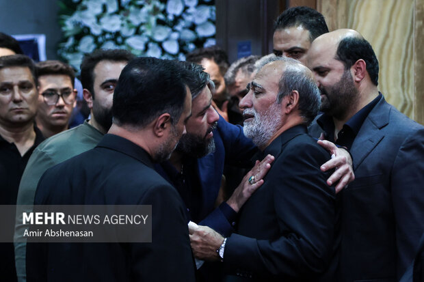 مراسم ترحیم فرزند لطف‌الله فروزنده در مسجد امام صادق برگزار شد