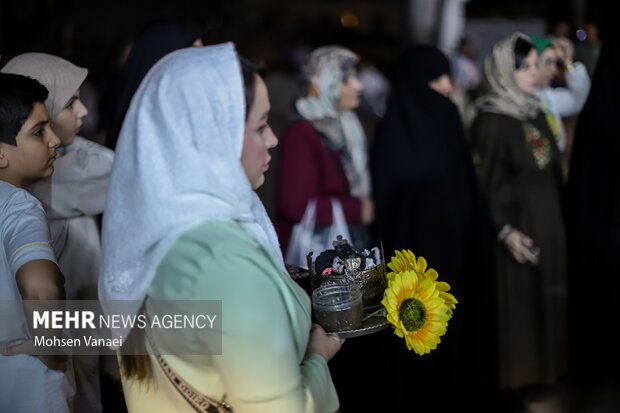 جشنواره گلاب‌گیری و نمایشگاه صنایع دستی در پارک پرواز