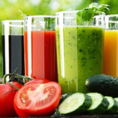آبمیوه های طبیعی و برش خیار گوجه
