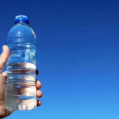 آب بطری‌های پلاستیکی