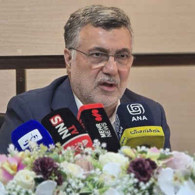 [[OAR_MEDIA_1]] محمدرضا ظفرقندی وزیر بهداشت و محمد اسلامی رئیس سازمان انرژی اتمی ایران در یک آی