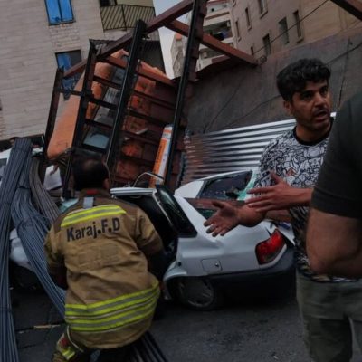 واژگونی کامیون میلگرد در کرج باعث مصدومیت یک نفر شد
