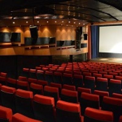 حمایت از سینماهای تازه تاسیس با اهدای سروِر و پرده نمایش