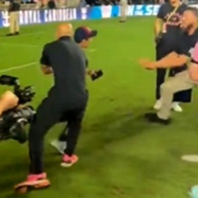 دفاع مسی از هوادارش: بگذارید عکسش را بگیرد!