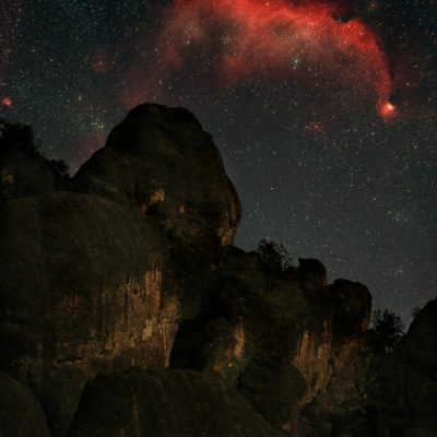 سحابی مرغ دریایی بر فراز قله پینکلز