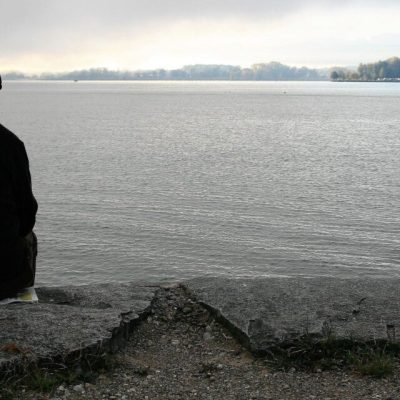 محققان رابطه بین تنهایی و تنها بودن را بررسی می‌کنند