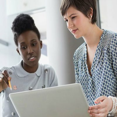 صحبت و مذاکره با رئیسمان درباره کار زیادمان