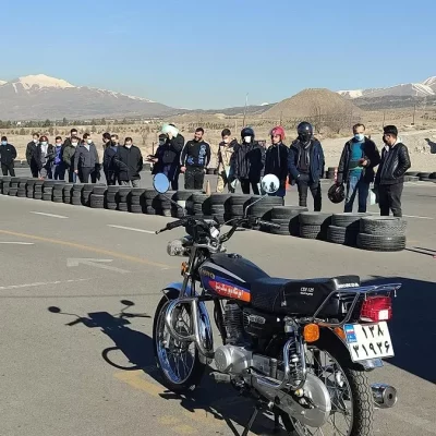 چگونه یک‌روزه گواهینامه موتورسیکلت بگیریم؟ + جزئیات و روش‌ها