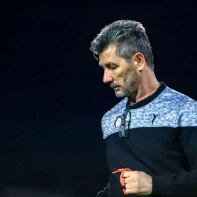 ما ری نو س:  گل گهر بازی بِکش زیرش بلد نیست!